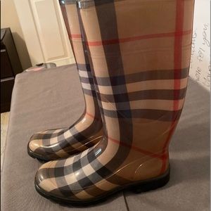 Burberry women rain boots